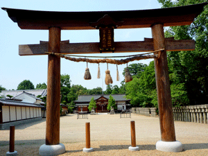 太安万侶が祭られている多神社の鳥居の写真