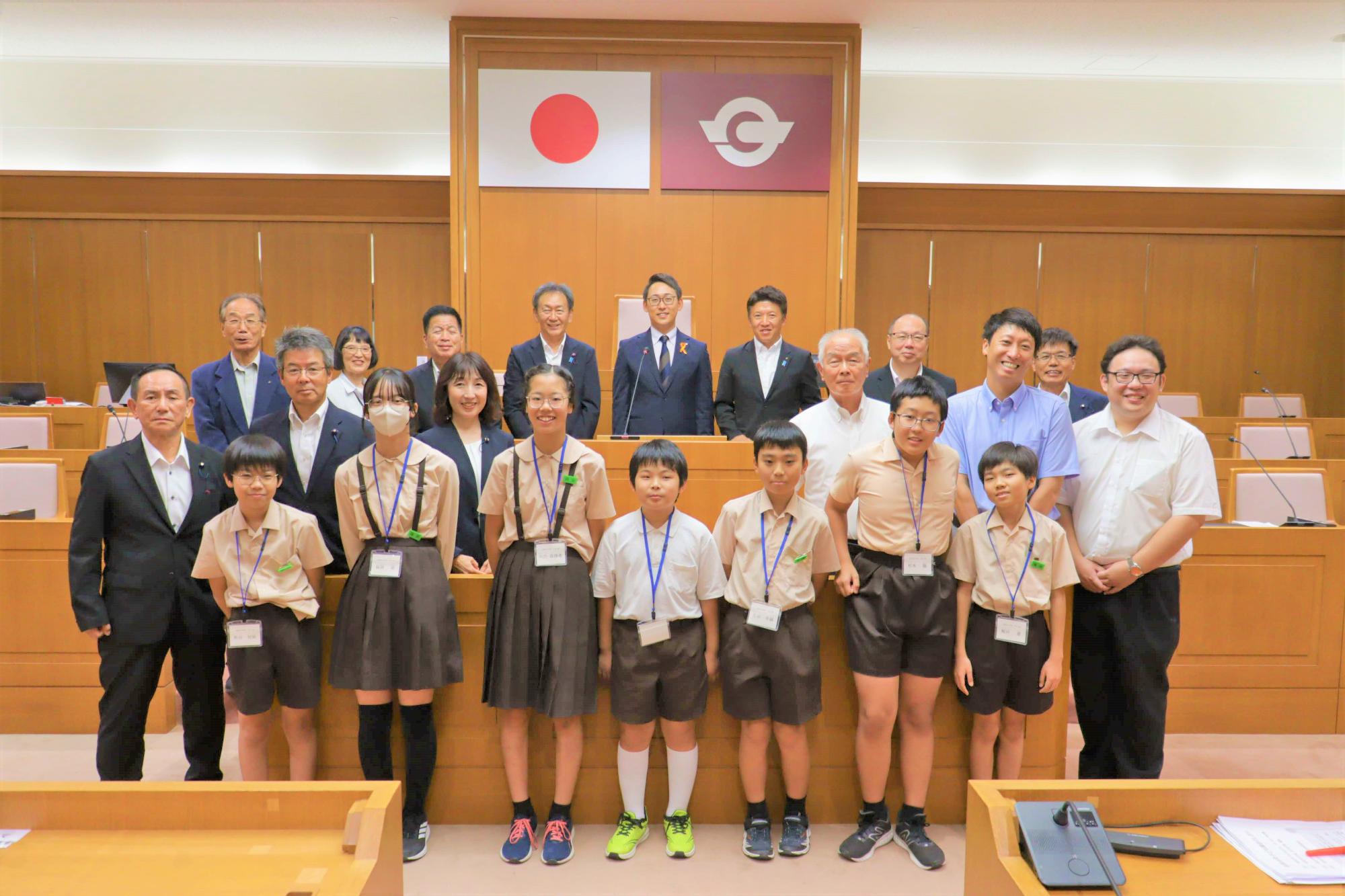 子ども議会の集合写真