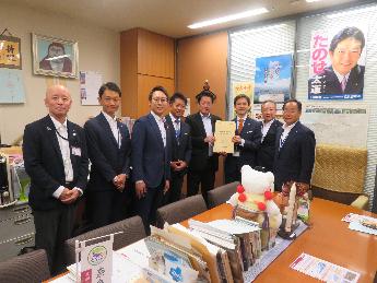 要望書手交（田野瀬議員）