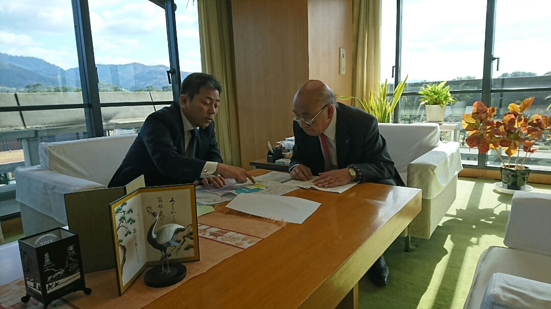 荒井正吾奈良県知事のもとへ新年の挨拶に伺いました。