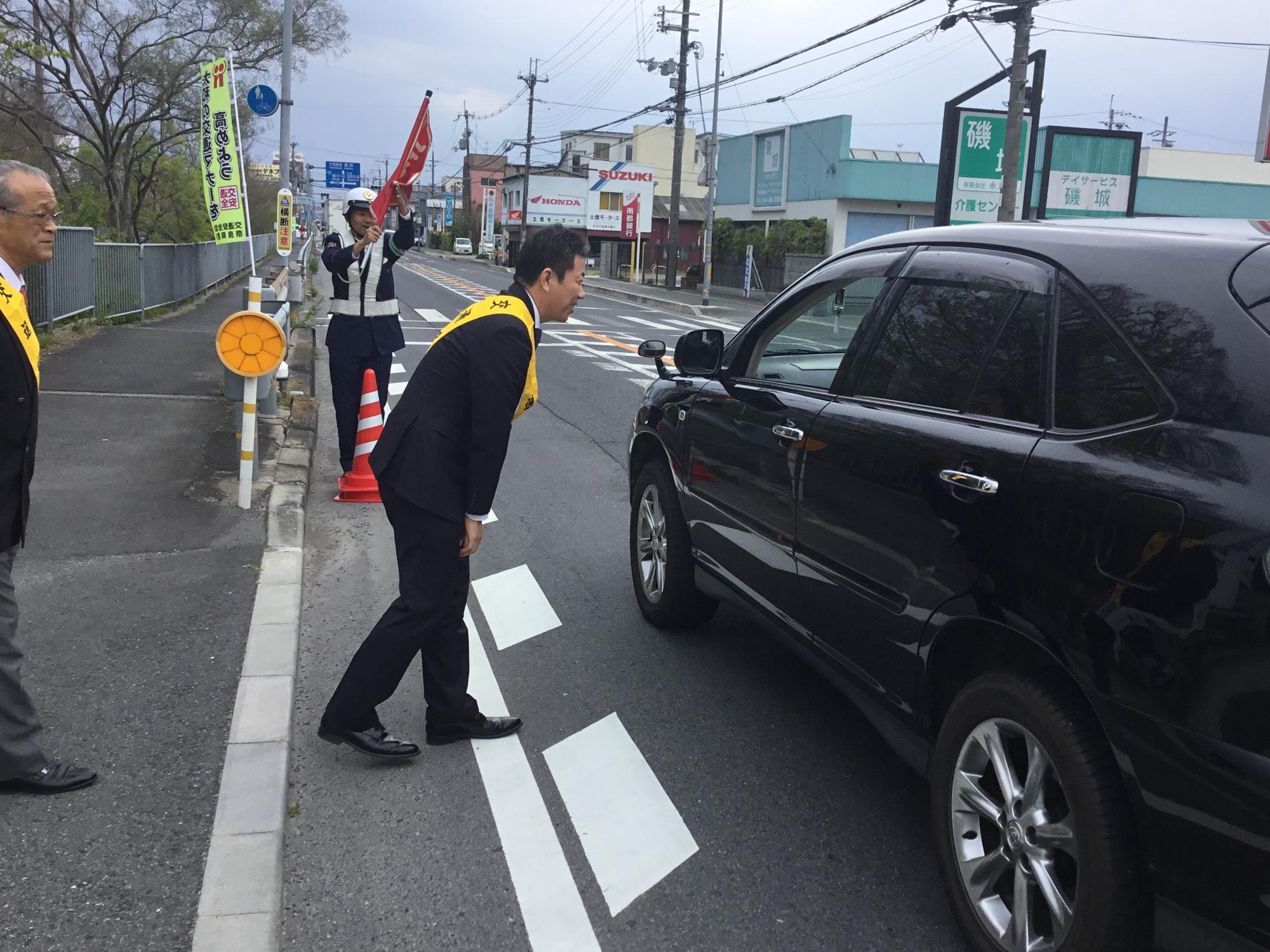 横断歩行者の交通事故撲滅とシートベルト・チャイルドシート着用推進キャンペーン 交通安全呼びかけ