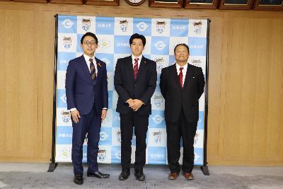 11月26日	（水曜日）	有馬伽久さん表敬訪問