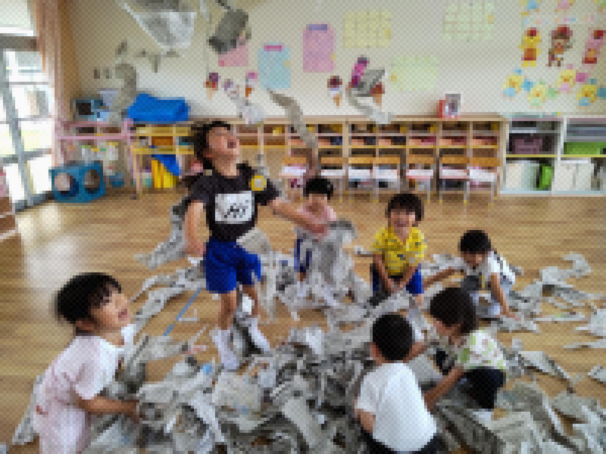 新聞紙遊び