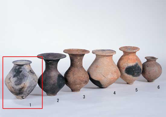 複数の広口壺の写真