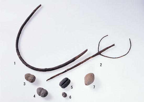 弥生時代の手網の木枠・網の錘・網の錘の画像