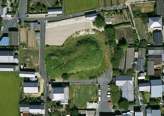 上空から写した黒田大塚古墳の写真