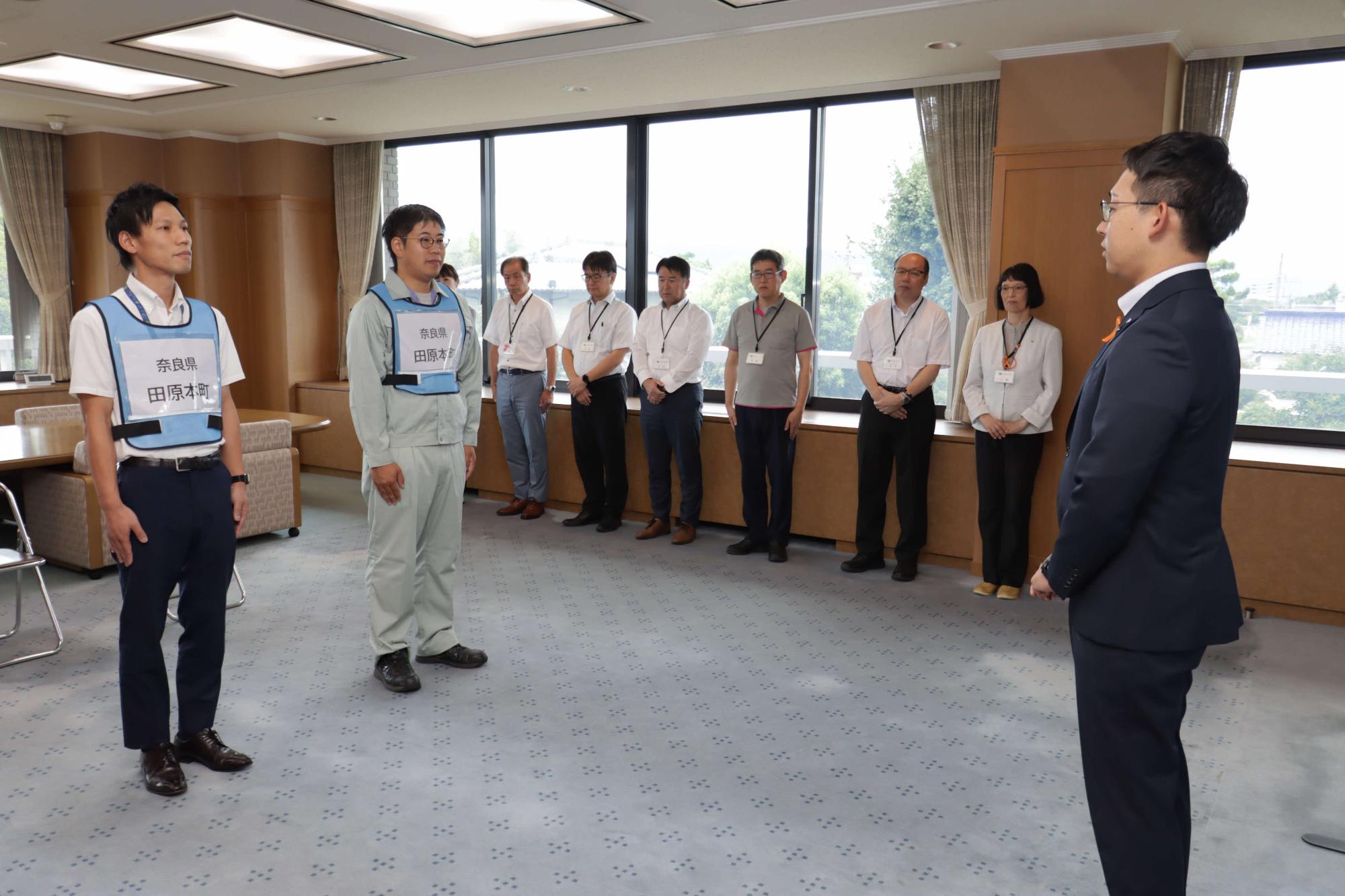 職員派遣出発式