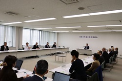 住民構想審議会の会議の様子
